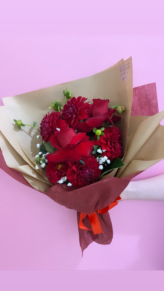 PRETTY RED POSY