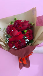 PRETTY RED POSY